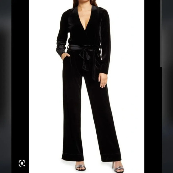 Nichole  LYNEL VELVET WIDE LEG PANTS  IN BLACK - Picture 1 of 10